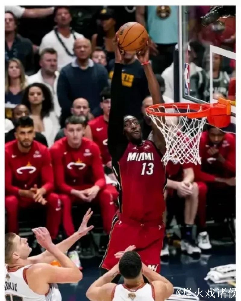 阿德巴约上半场7中4,三分3中1得到13分9篮板2助攻1抢断 阿德巴约上半场7中4,三分3中1得到13分9篮板2助攻1抢断