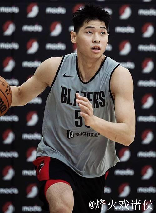 崔永熙NBA季前赛首秀 8分钟拿下1分2篮板 崔永熙NBA季前赛首秀 8分钟拿下1分2篮板